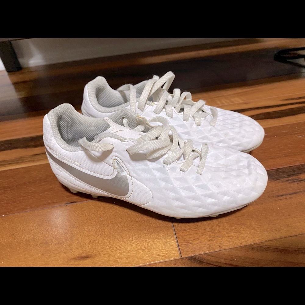 Nike white shoes size 13 for Boy Model: AT5881-100